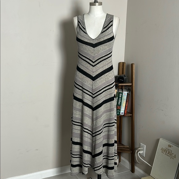 Adolfo Dominguez Black Gray White Chevron Sleeveless V-Neck Maxi Sundress XS - Picture 1 of 17